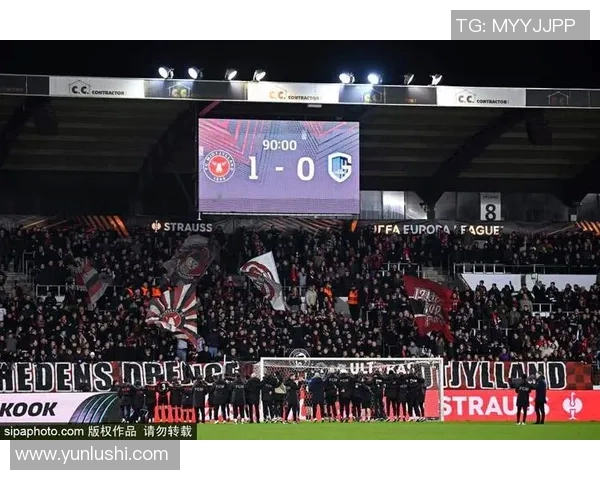 足球明星携手实现足球迷梦想点燃激情与希望的美好时刻 足球明星携手实现足球迷梦想点燃激情与希望的美好时刻