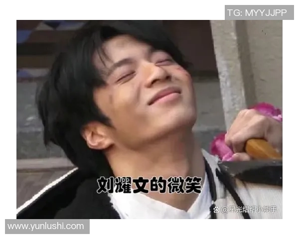 足球明星灿烂微笑瞬间展现魅力与激情的完美结合 足球明星灿烂微笑瞬间展现魅力与激情的完美结合